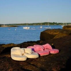 ACORN Womens Spa Thong Slippers - Azalea -Hestra Clothing Store acorn women s spa thong slippers azalea 104