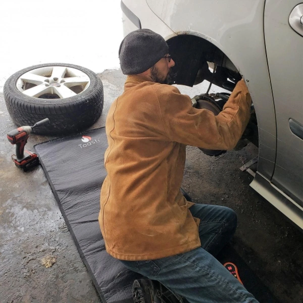 ToastiMat 2nd Generation Heated Yoga Mat - Black 9 ToastiMat 2nd Generation Heated Yoga Mat - Black - Image 7